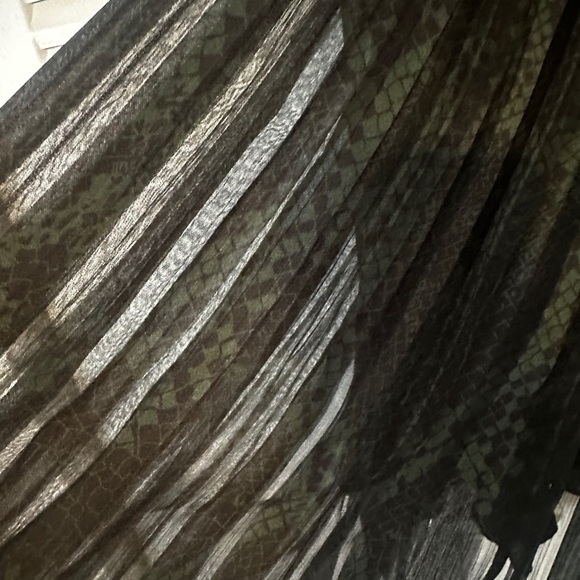 Reiss Snake Print Mini Skirt in green and black - Picture 10 of 15